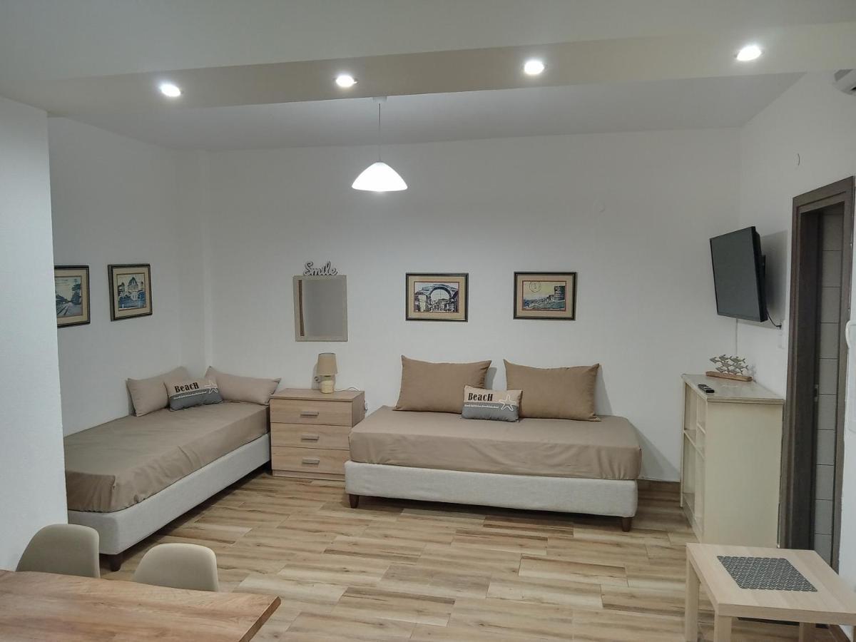 Niki Stavros Comfort Studios Luaran gambar