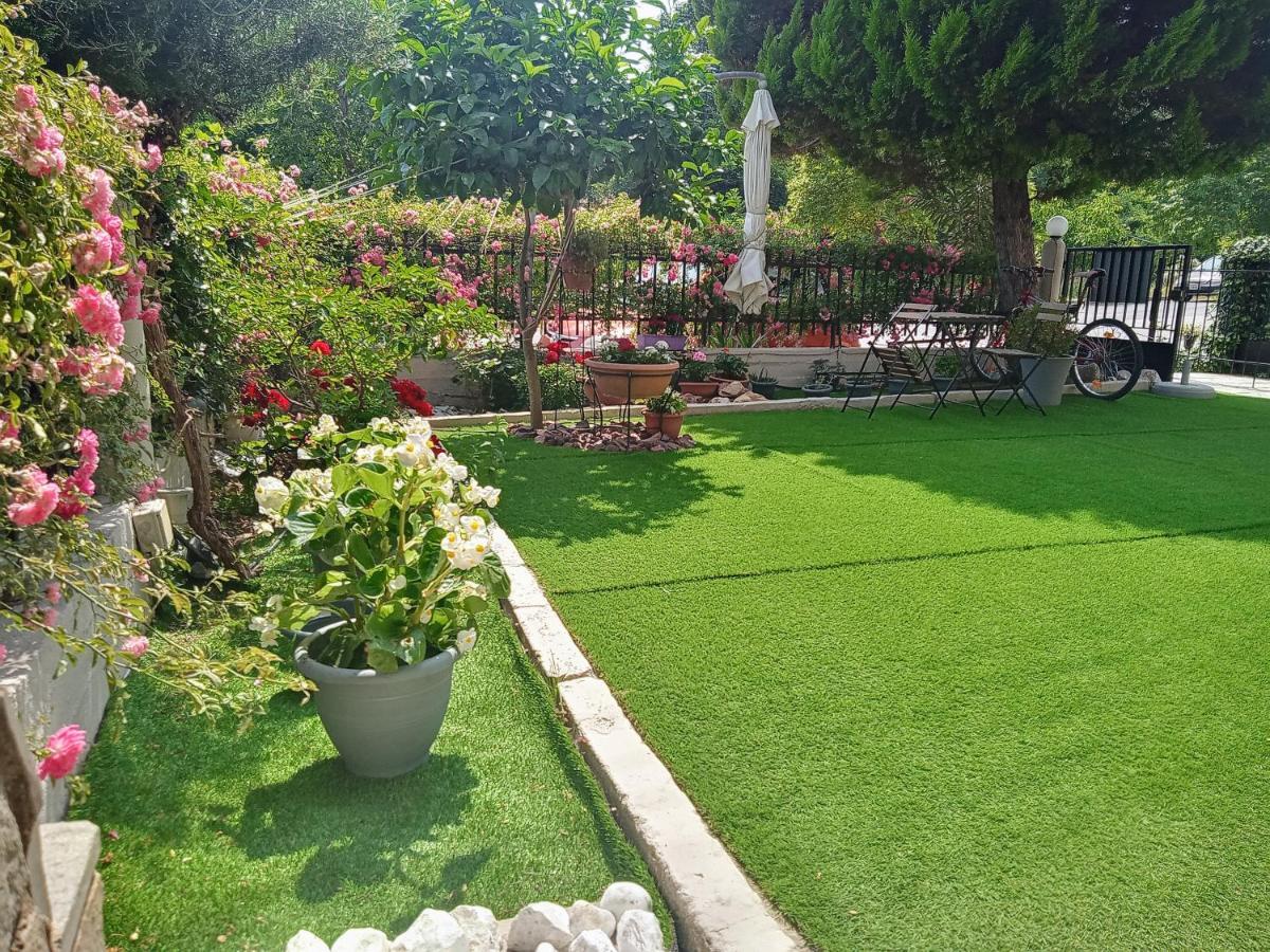 Niki Stavros Comfort Studios Luaran gambar