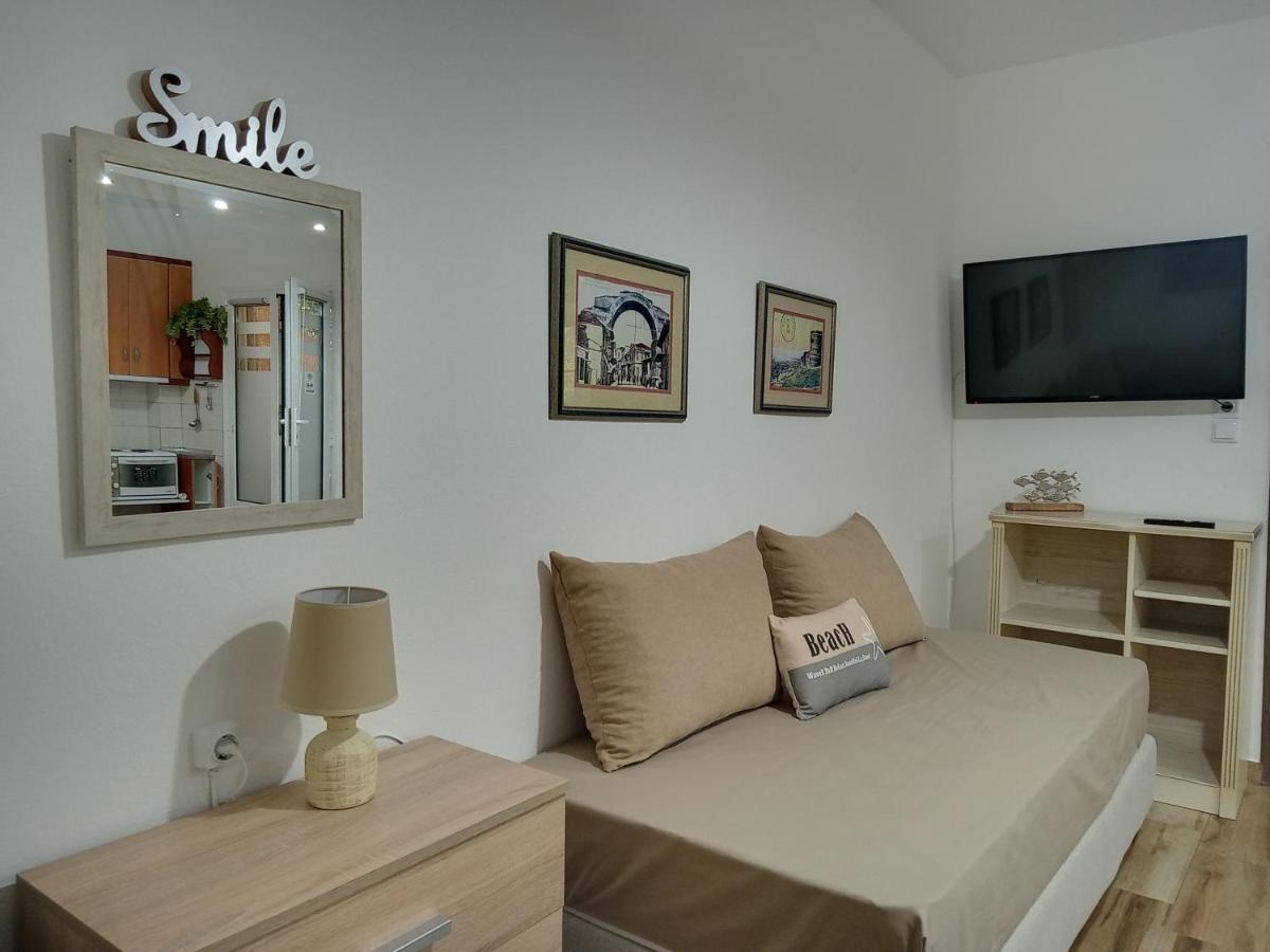 Niki Stavros Comfort Studios Luaran gambar
